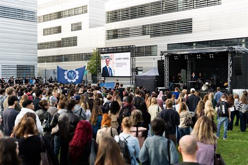 Bürgermeister Josef Hinkel ließ sich einen Besuch der Erstsemesterbegrüßung ebenfalls nicht nehmen. 